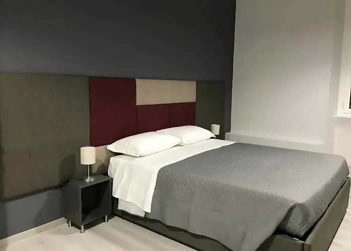 לינה וארוחת בוקר Sensation House 4*