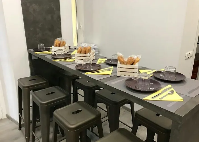 לינה וארוחת בוקר Sensation House